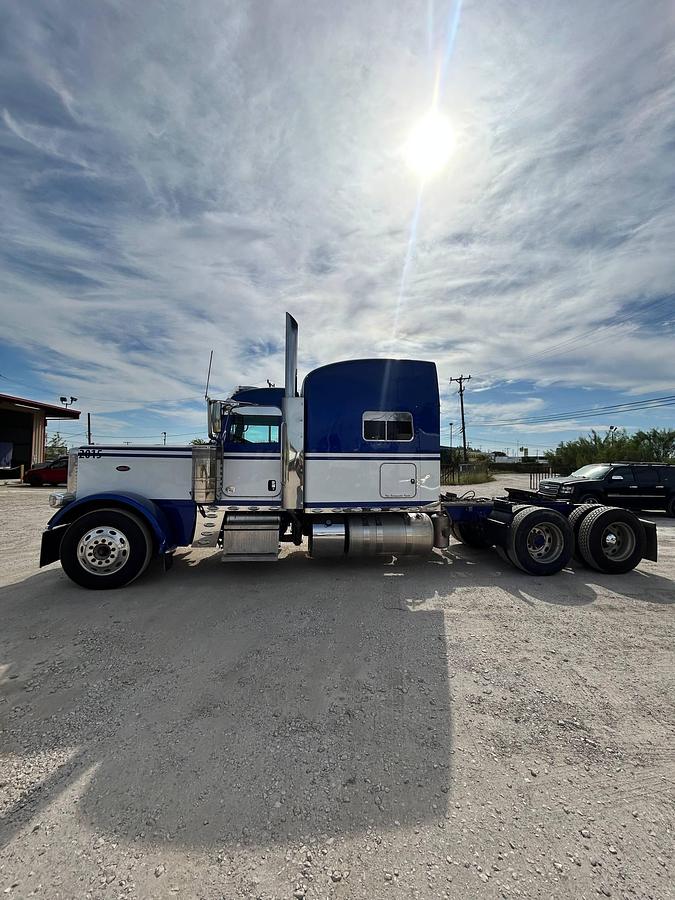 Used 2022 Peterbilt 389 Sleeper