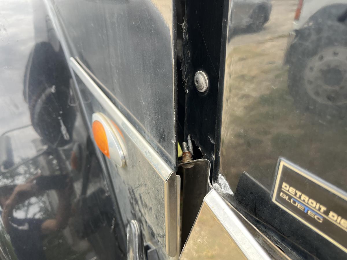 Used 2011 Freightliner Coronado 122SD Day Cab