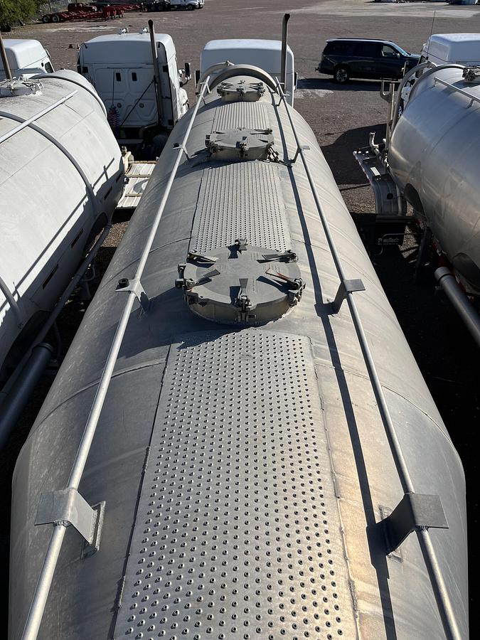 Used 2015 Tytal 1060 Pneumatic Trailer