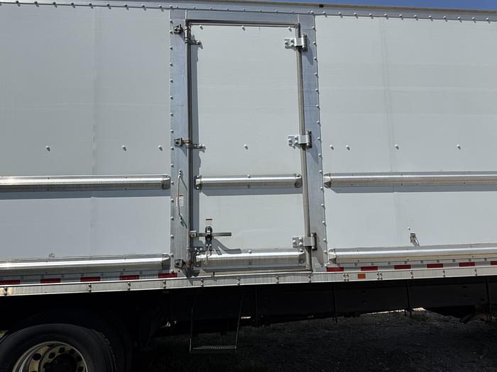 Used 2019 Freightliner 26' M2