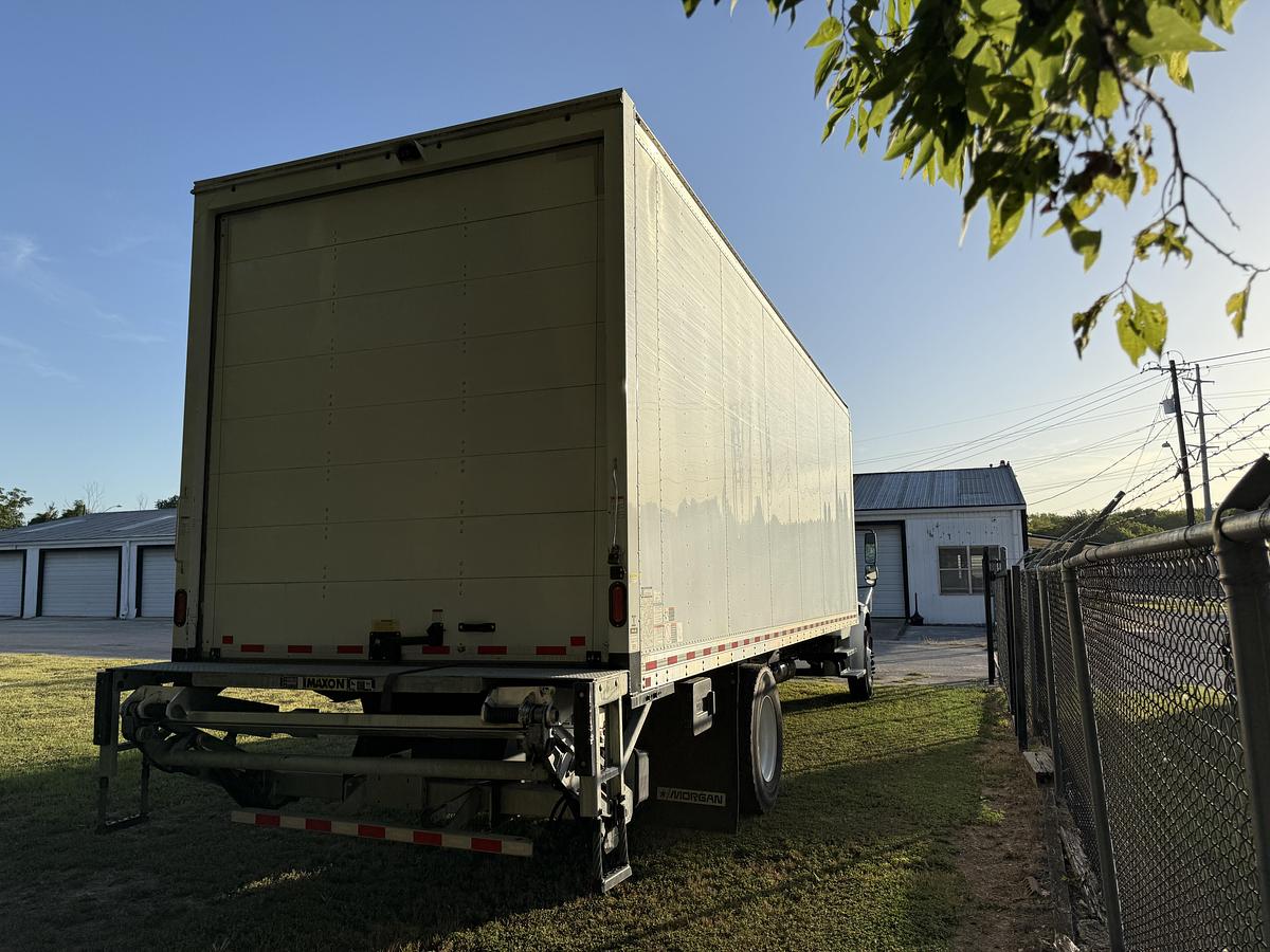 Used 2021 Freightliner 26' M2