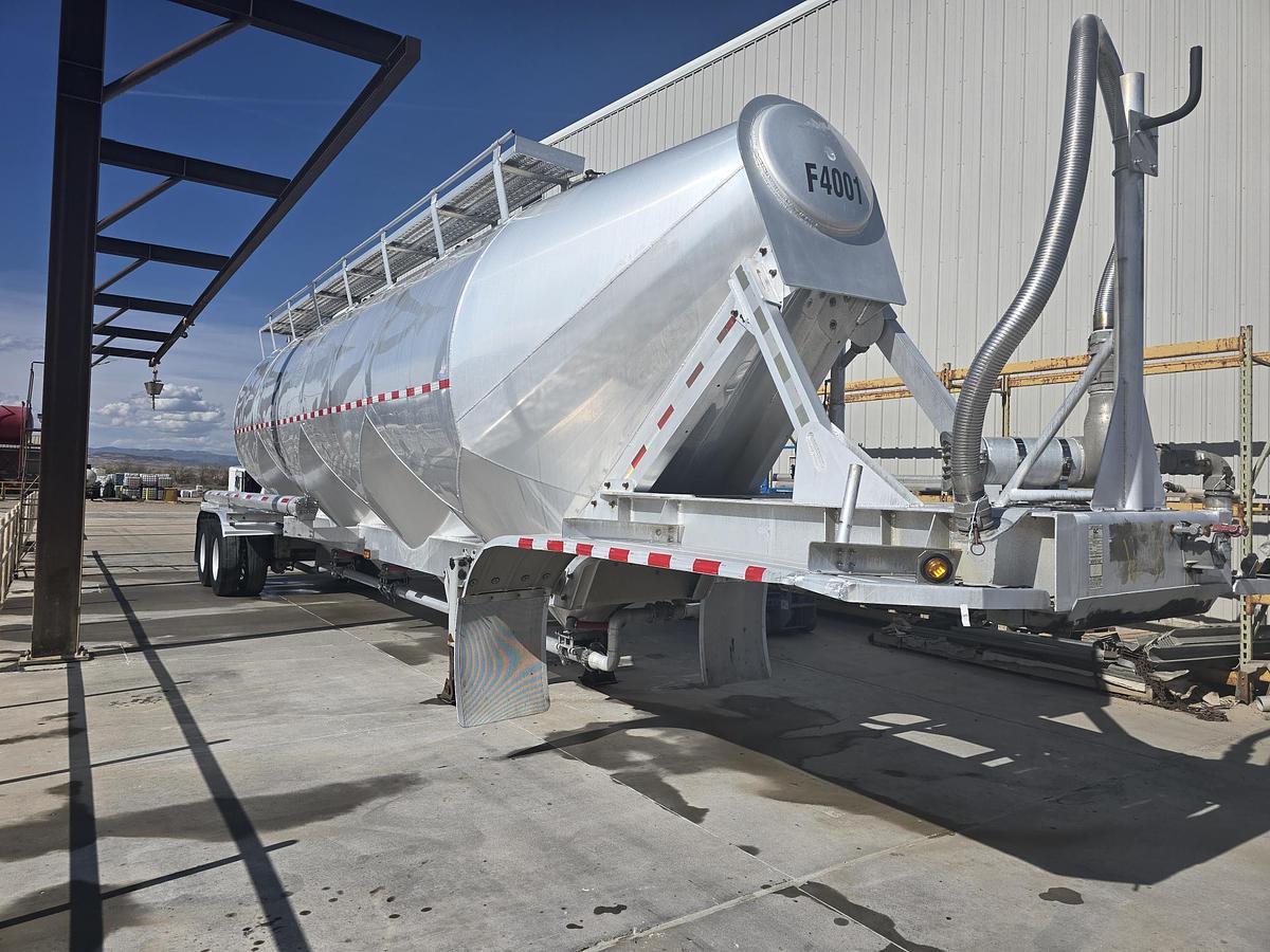 Used 2004 Tremcar  1600 cu.ft. Food Grade Pneumatic