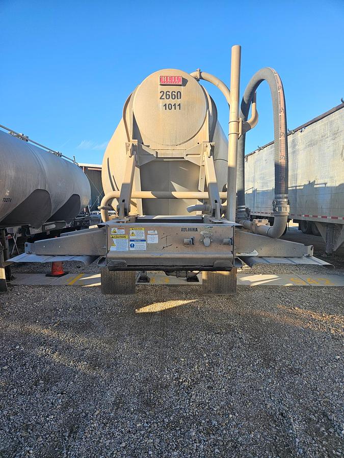 Used 2015 Heil Pneumatic Trailer