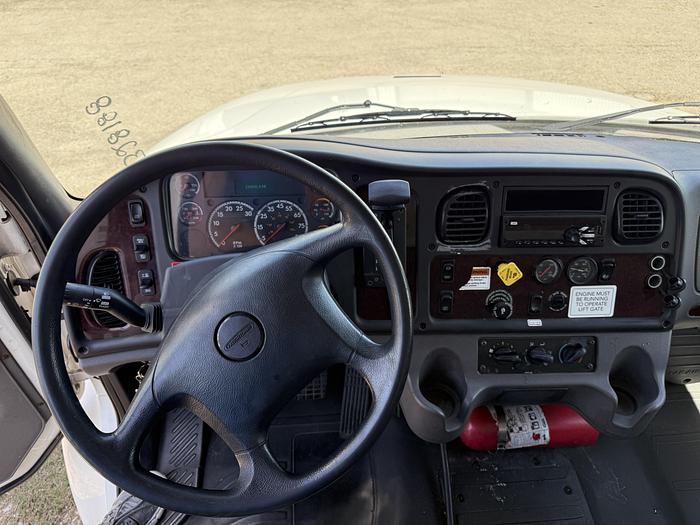 Used 2019 Freightliner 26' M2