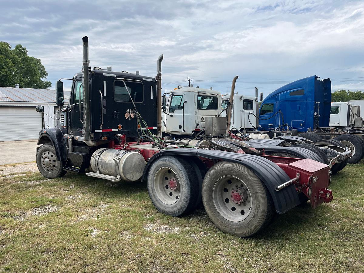 Used 2011 Freightliner Coronado 122SD Day Cab