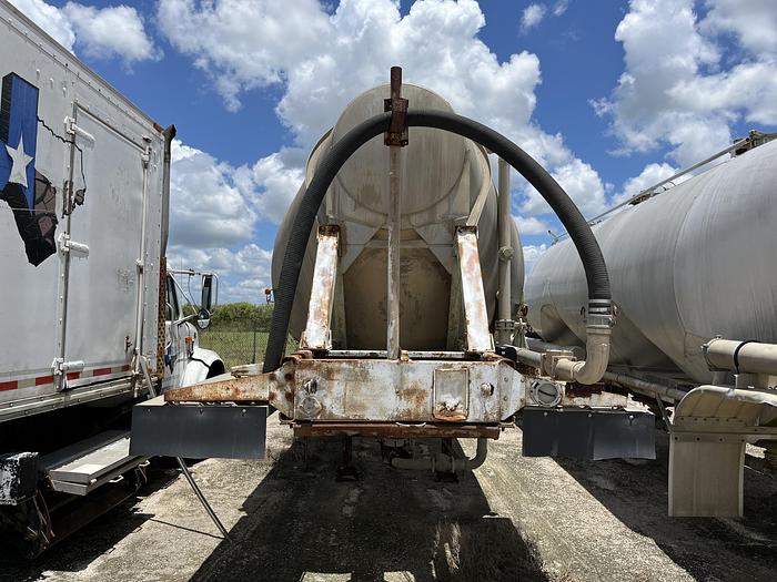 Used 1980 Heil Pneumatic Trailer