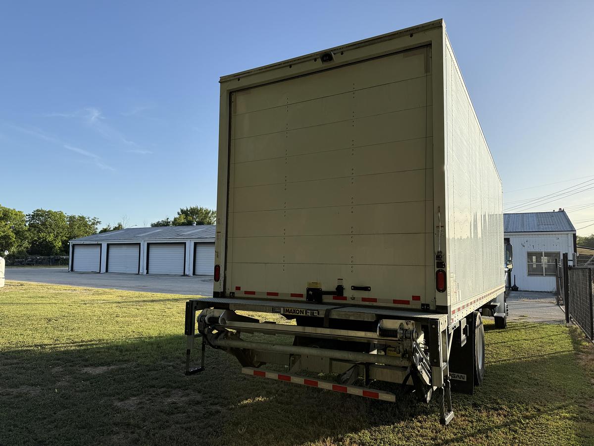 Used 2021 Freightliner 26' M2