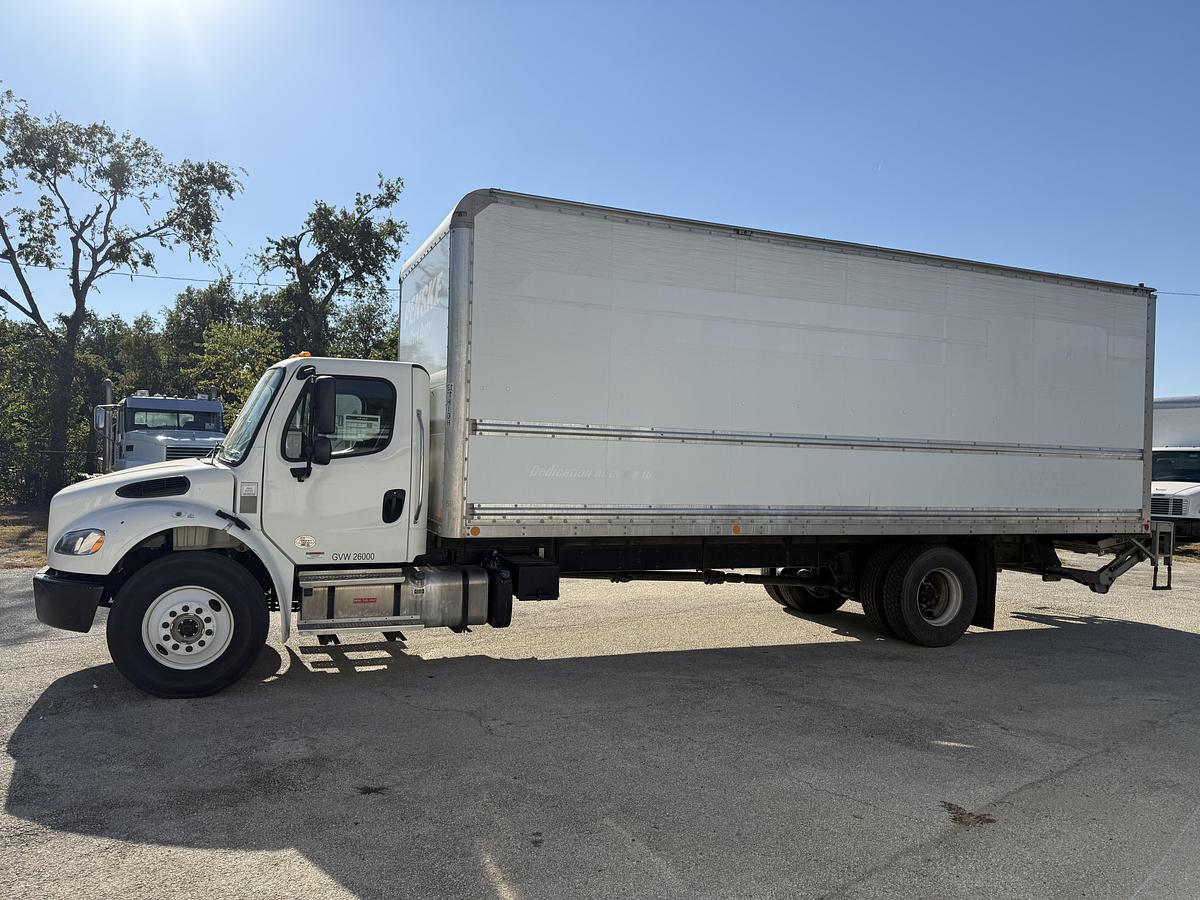 Used 2021 Freightliner 26' M2 106