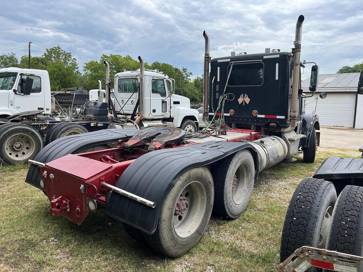 Used 2011 Freightliner Coronado 122SD Day Cab