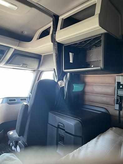 Used 2020 Freightliner CA126 Sleeper