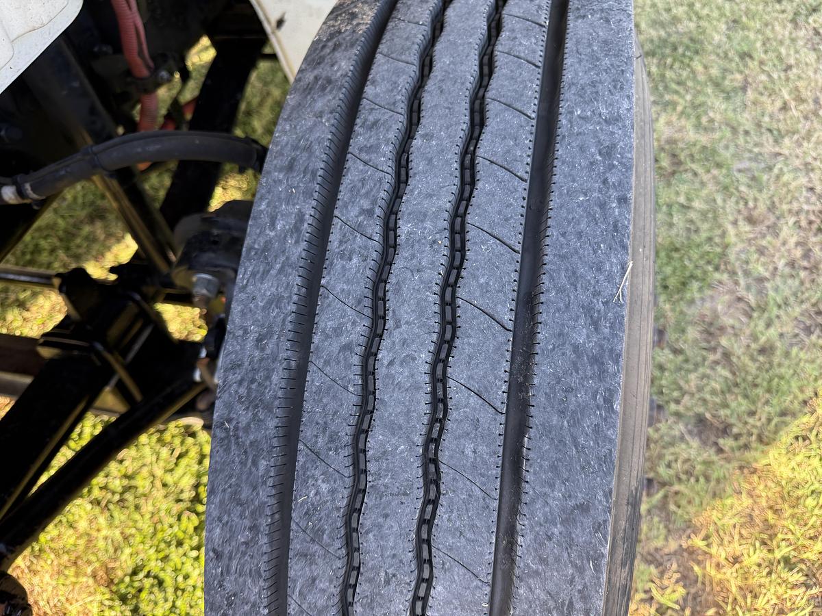 Used 2021 Freightliner 26' M2