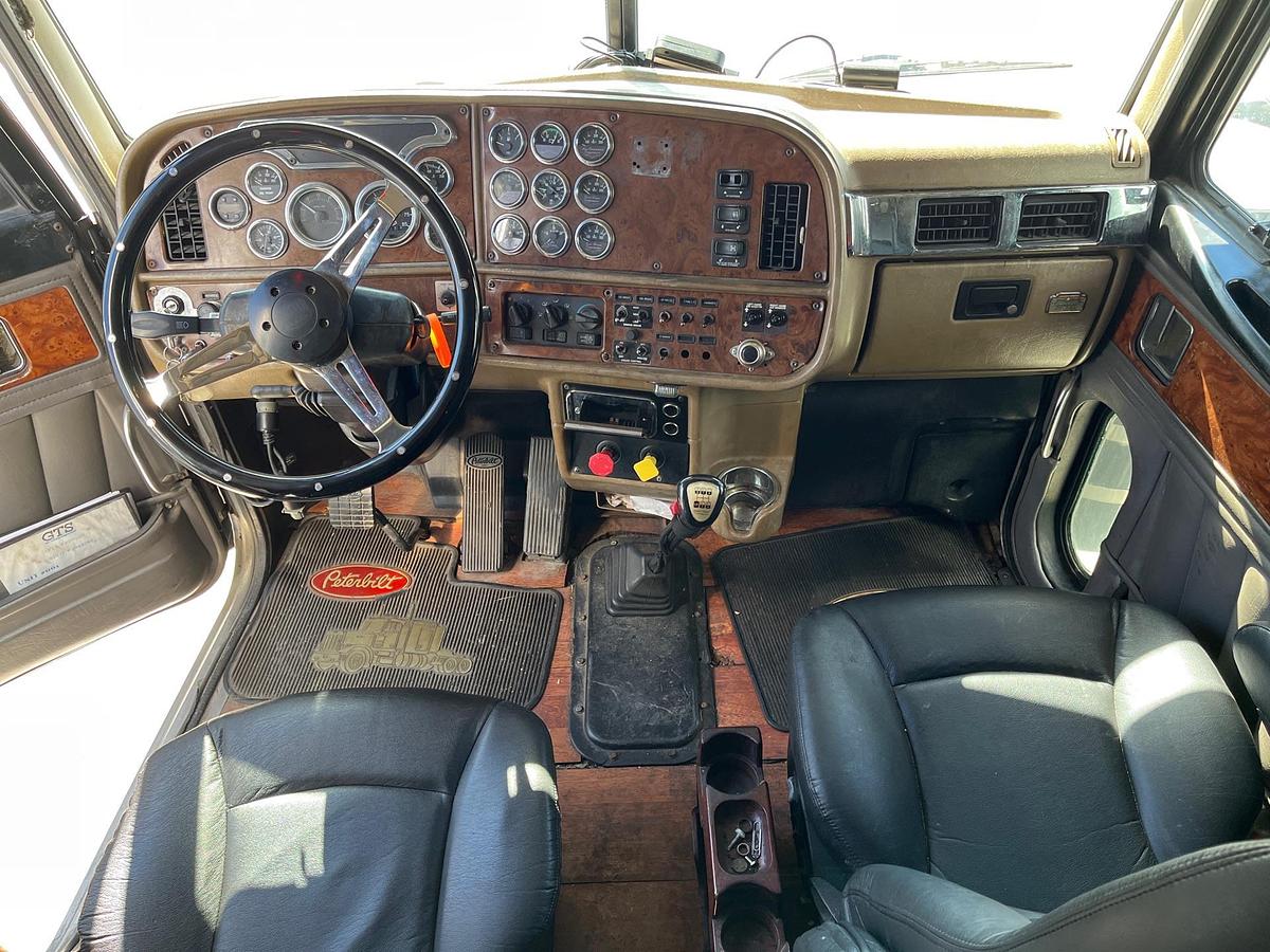 Used 2003 Peterbilt 379 Sleeper