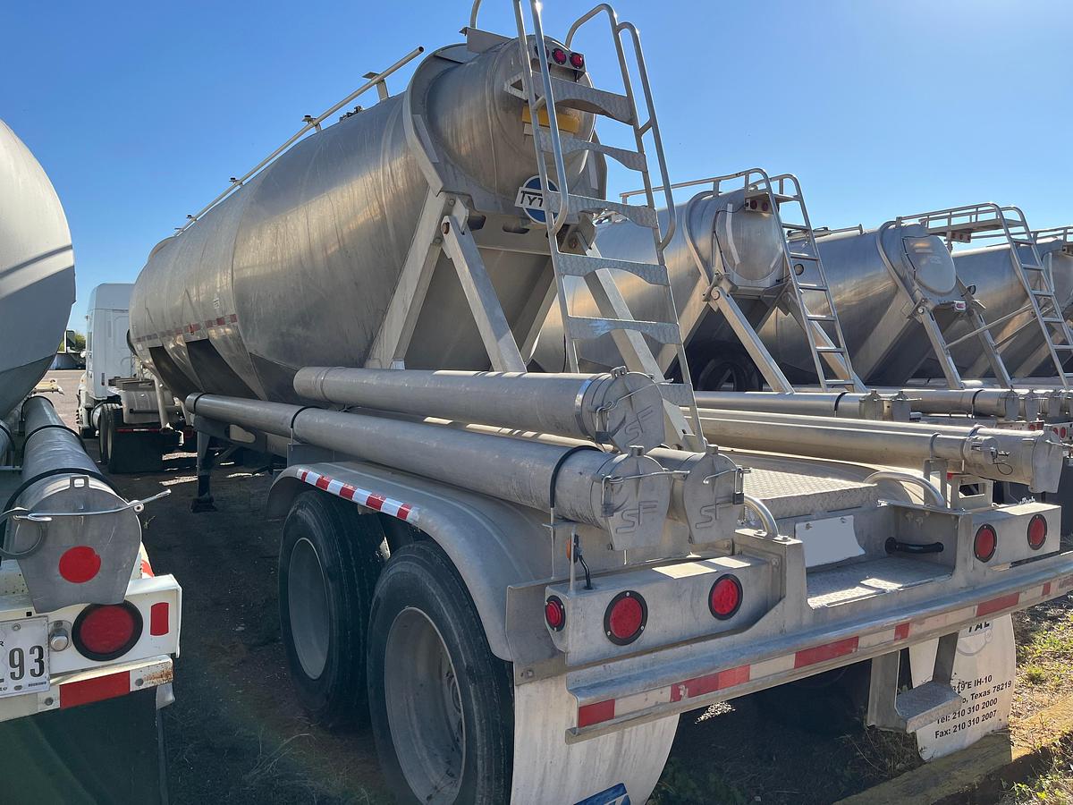 Used 2015 Tytal 1060 Pneumatic Trailer