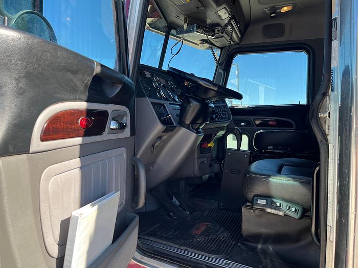 Used 2019 Peterbilt 389 Sleeper