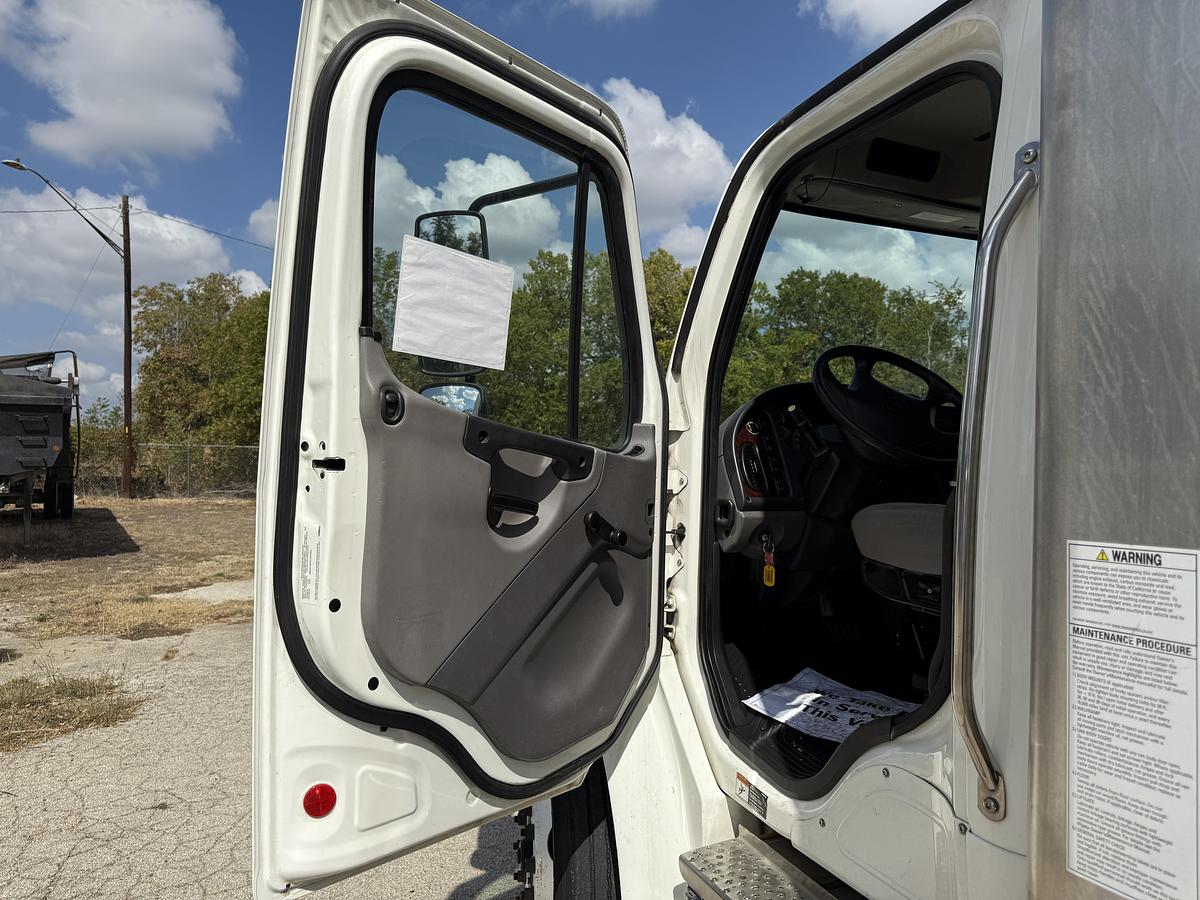 Used 2021 Freightliner M2 106