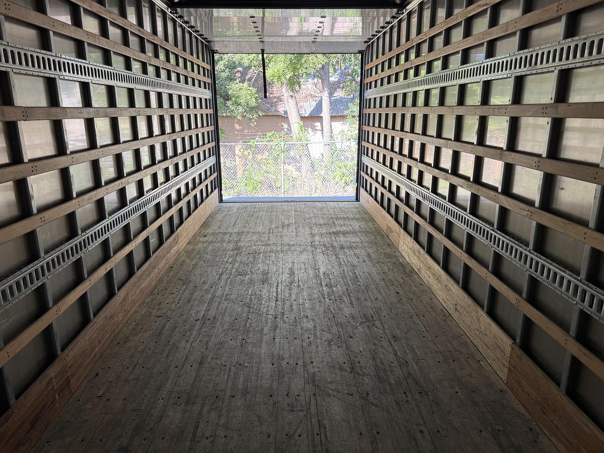 Used 2021 Freightliner 26' M2