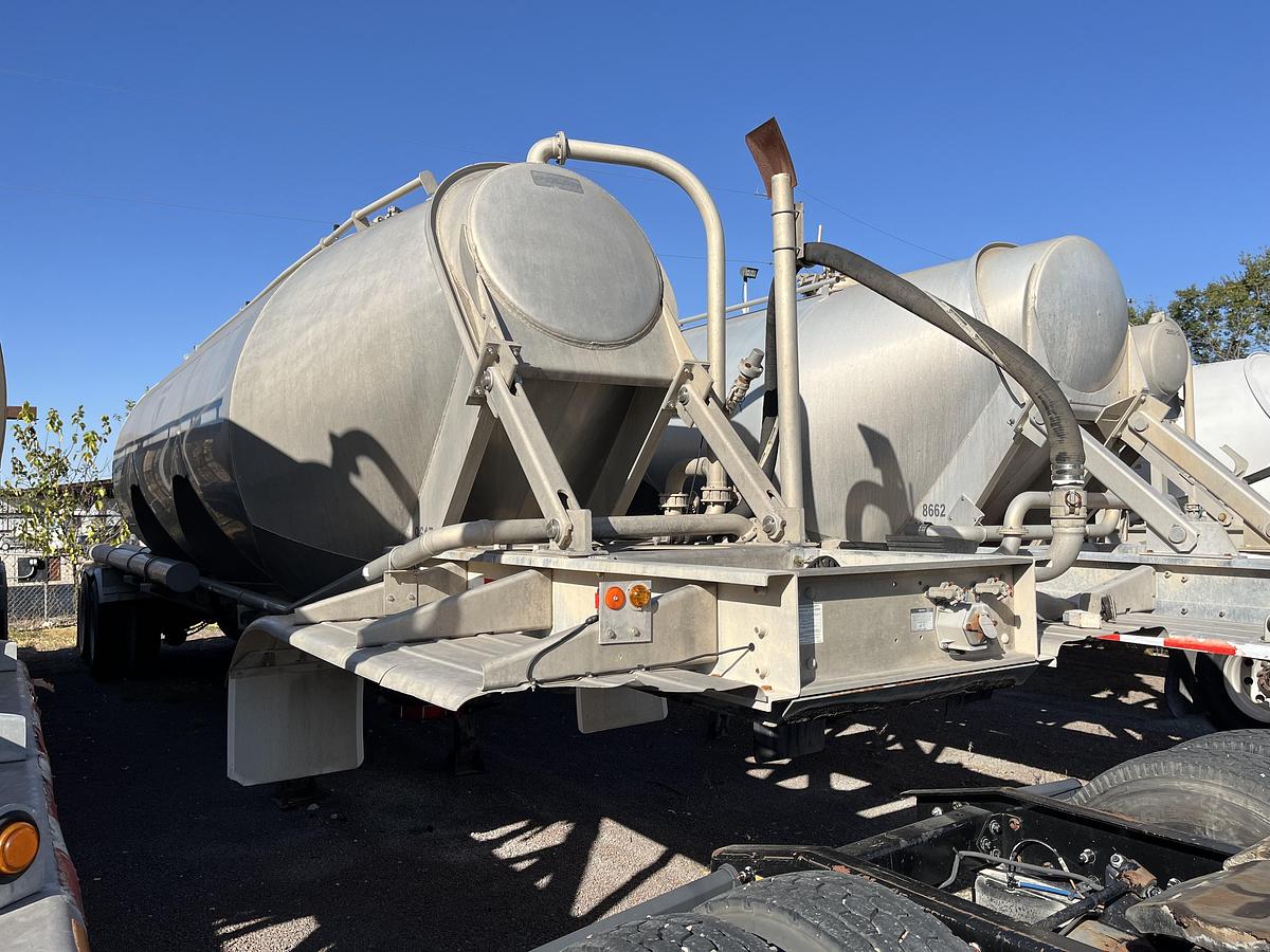 Used 2011 Polar Pneumatic Trailer
