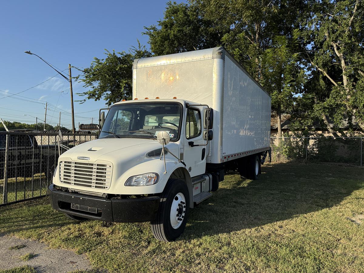 Used 2021 Freightliner 26' M2