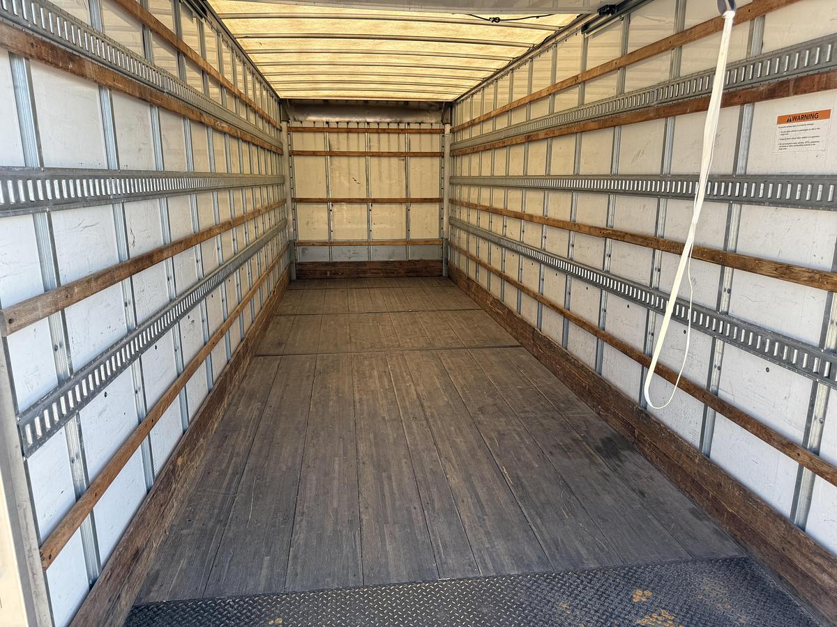 Used 2021 Freightliner 26' M2 106