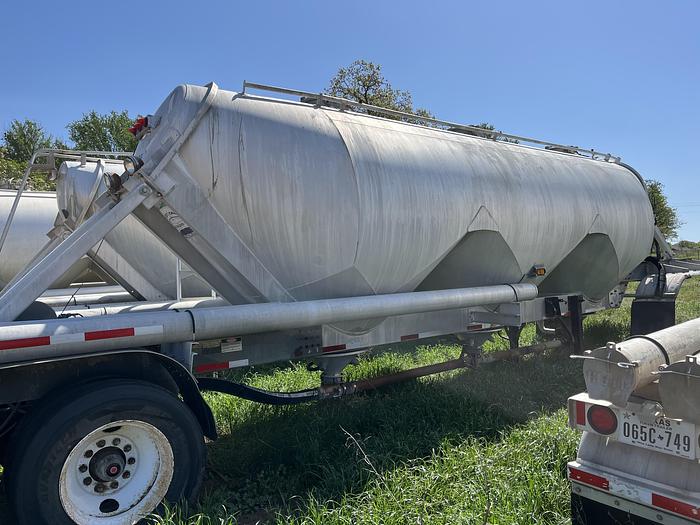 Used 2000 Polar Pneumatic Trailer