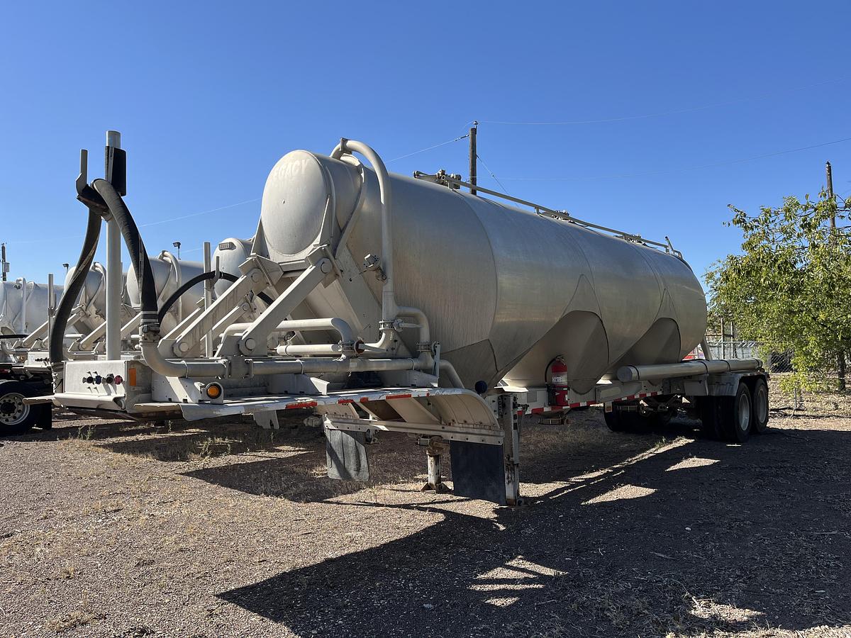 Used 2012 Heil 1040 Pneumatic Trailers
