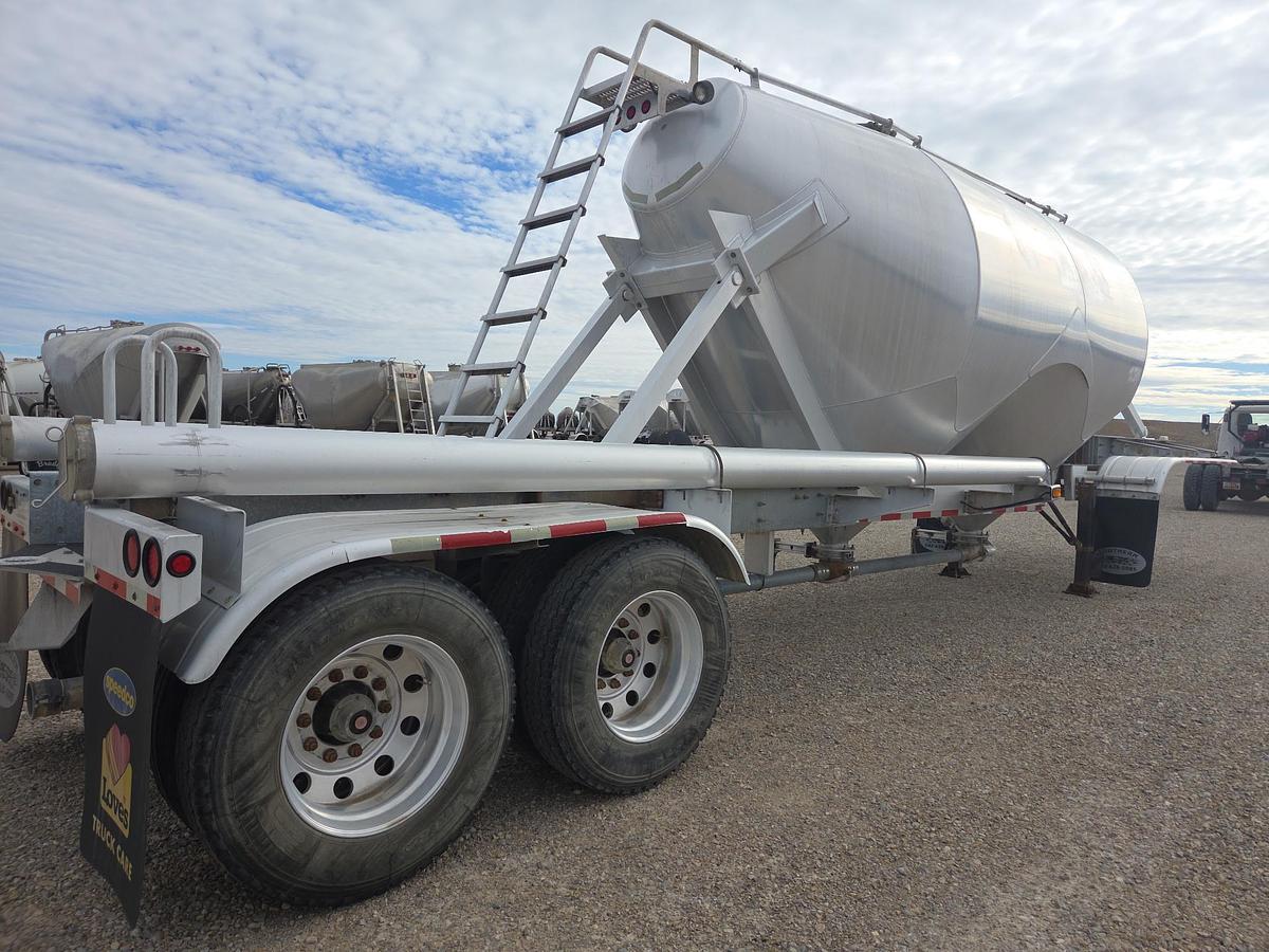Used 2020 Southern Weld Pneumatic Trailers