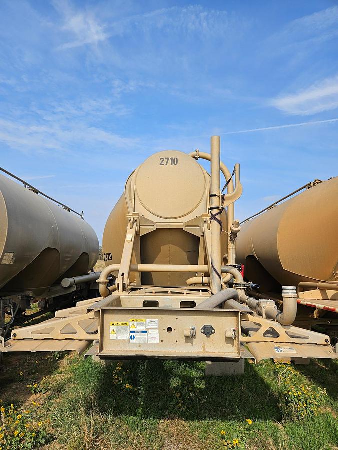 Used 2018 Heil Pneumatic Trailer