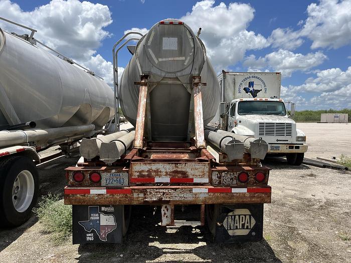 Used 1980 Heil Pneumatic Trailer