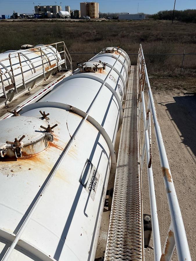 Used 2011 Dragon Vac Tank Trailers