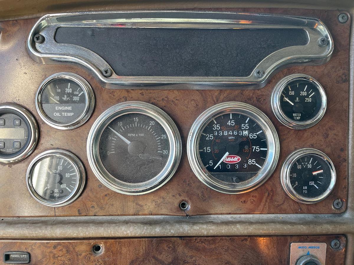 Used 2003 Peterbilt 379 Sleeper