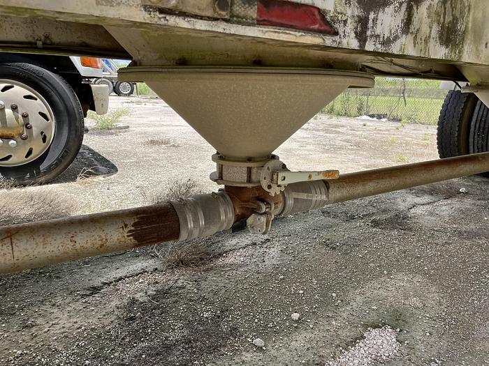 Used 1980 Heil Pneumatic Trailer