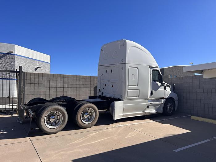 Used 2018 Freightliner Cascadia 125