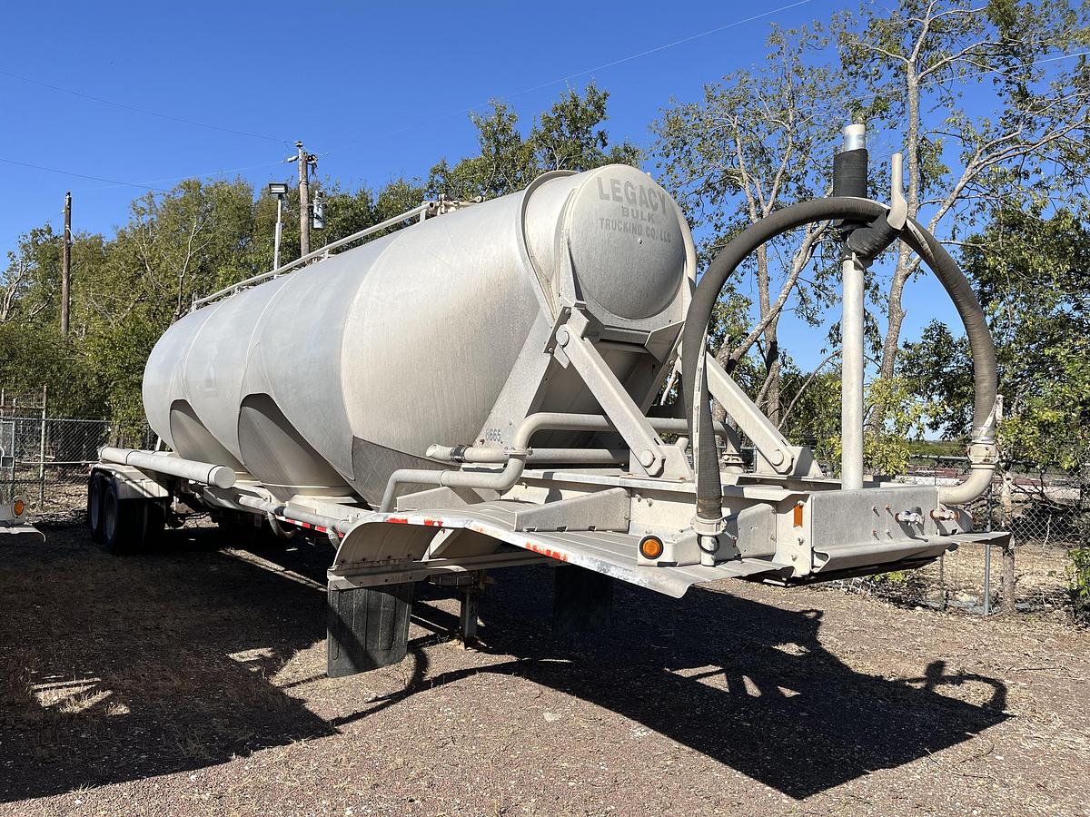 Used 2012 Heil 1040 Pneumatic Trailers