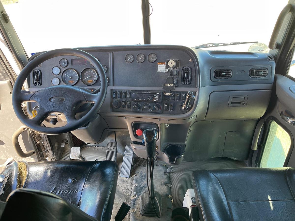 Used 2015 Peterbilt 365 Sleepers