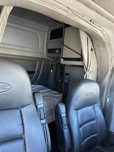 Used 2019 Peterbilt 389 Sleeper