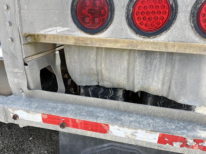 Used 2012 Mac 1050 cu.ft.