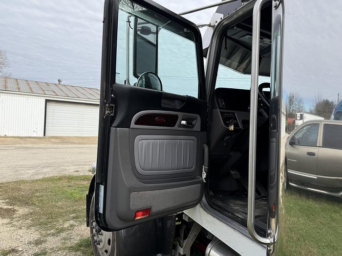 Used 2024 Peterbilt 389