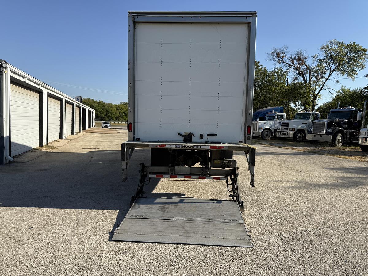 Used 2021 Freightliner 26' M2 106