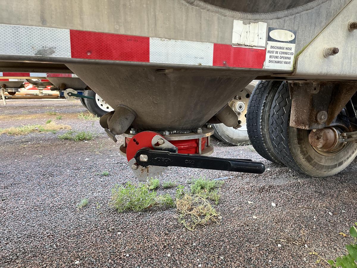 Used 2011 Polar Pneumatic Trailer