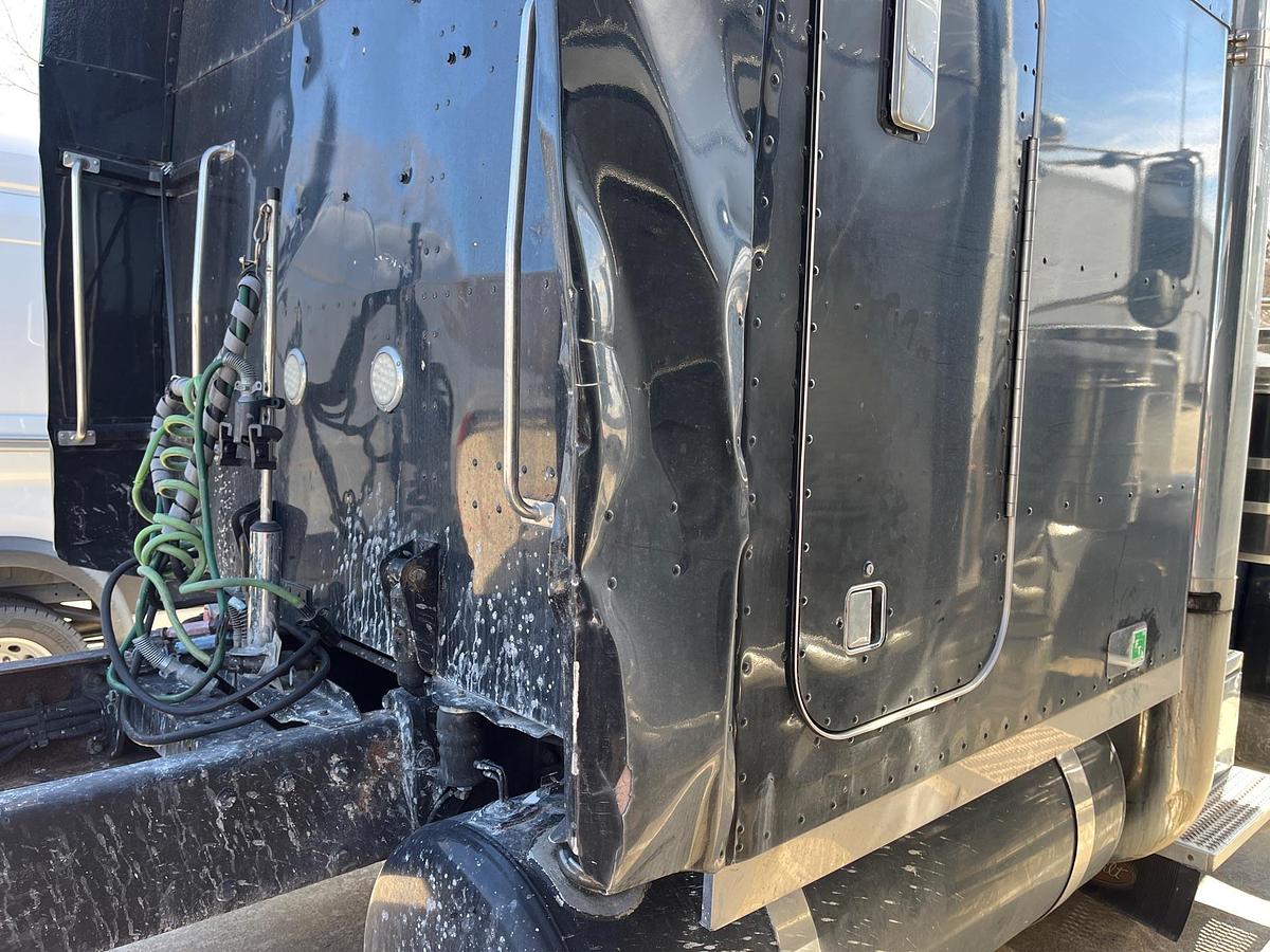 Used 2003 Peterbilt 379 Sleeper