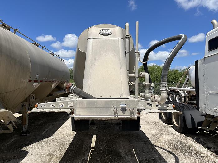 Used 2012 Mac 1050 cu.ft.