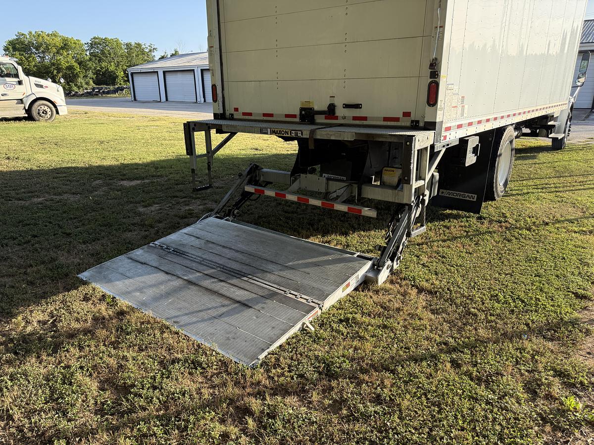 Used 2021 Freightliner 26' M2