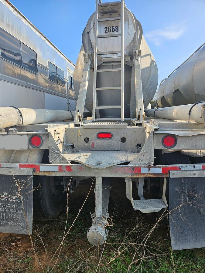 Used 2015 Heil Pneumatic Trailer