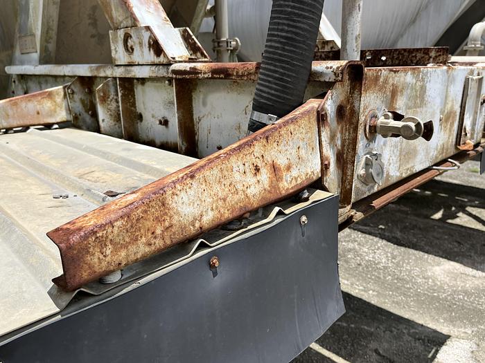 Used 1980 Heil Pneumatic Trailer