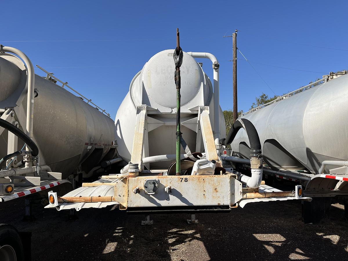 Used 1981 Heil 1040 Pneumatic Trailer