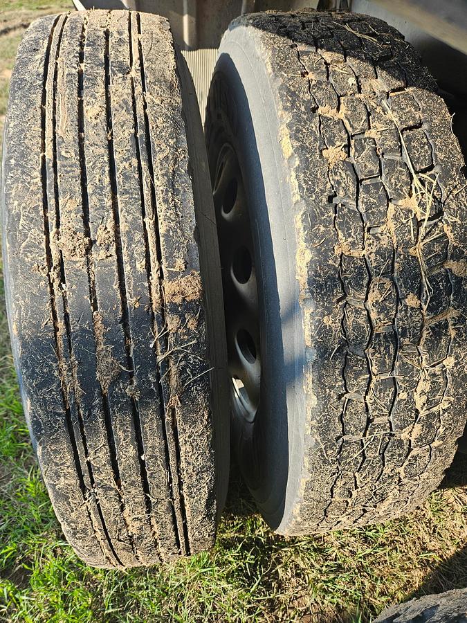 Used 2015 Vantage Pneumatic Trailer