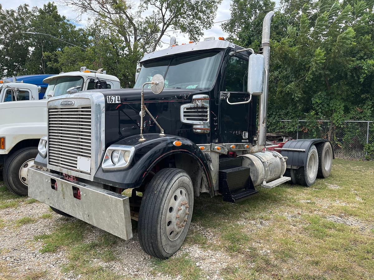 Used 2011 Freightliner Coronado 122SD Day Cab