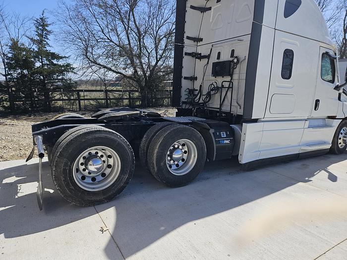 Used 2024 Freightliner Cascadia PT126 Sleeper