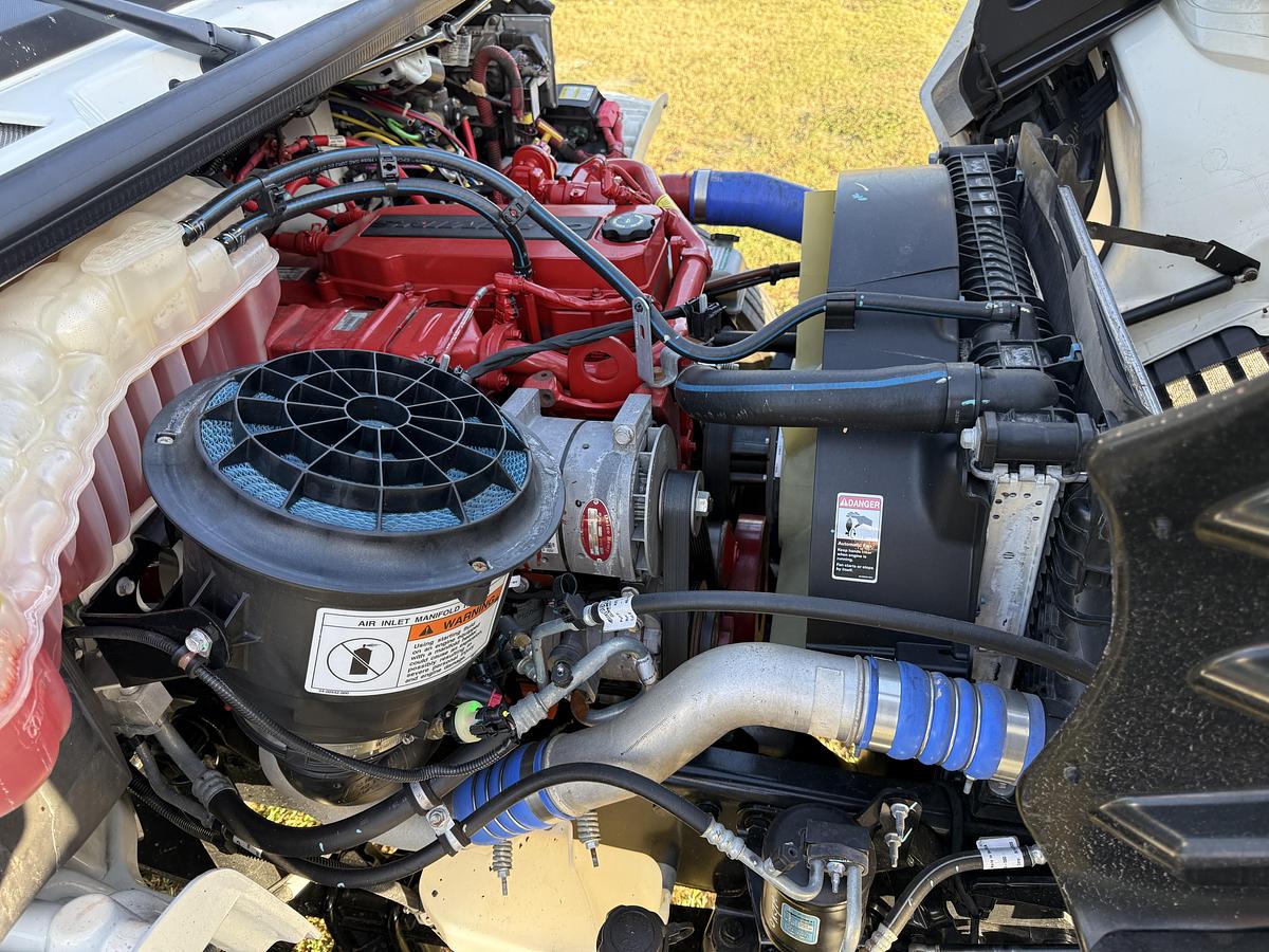 Used 2021 Freightliner 26' M2