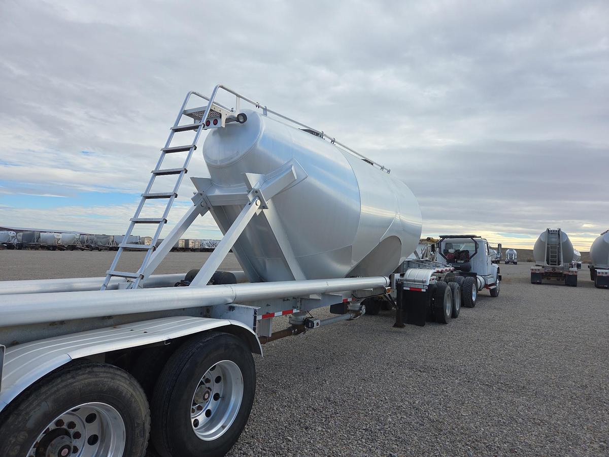 Used 2020 Southern Weld Pneumatic Trailers